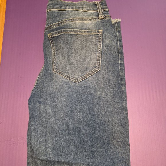 SO distressed mom jeans - Picture 5 of 5